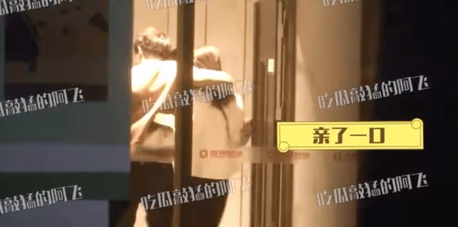 林更新與新女友聚餐被拍，兩人摸臉靠肩好曖昧，挽手乘車回家過夜