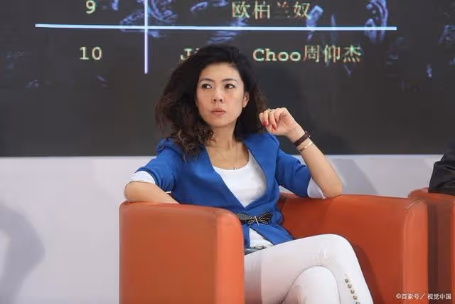 新上任的「央視一姐」,力壓董卿李紅,美得跟「仙女」一樣