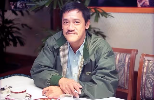 83歲演員吳耀漢去世,給家人留30億家產,最後露面滿頭白髮顯憔悴
