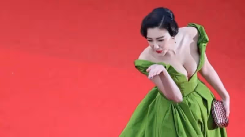 張雨綺的胸、殷桃的臀、朱珠的腰，這3位中年女星誰能頂得住？