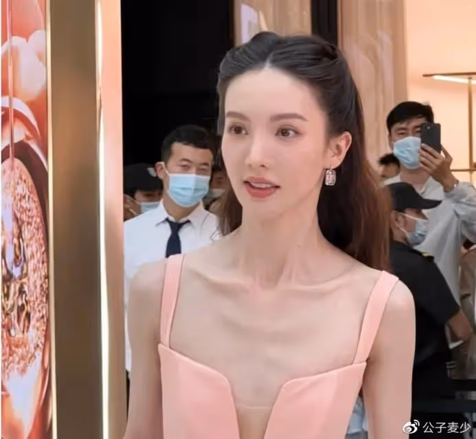 張雨綺的胸、殷桃的臀、朱珠的腰,這3位中年女星誰能頂得住?
