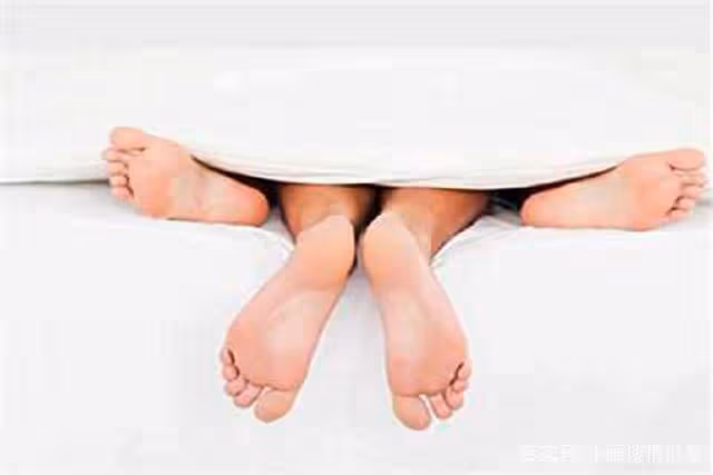結婚當晚，145公分的妻子脫下衣服說句話，聽完我想撥打110