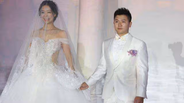 我向174公分的女友求婚後,岳母決定給10萬陪嫁,知道真相我愣了