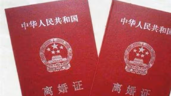 我嫁給二婚丈夫,3年來繼女對我百般牴觸,丈夫的表現讓我更失望