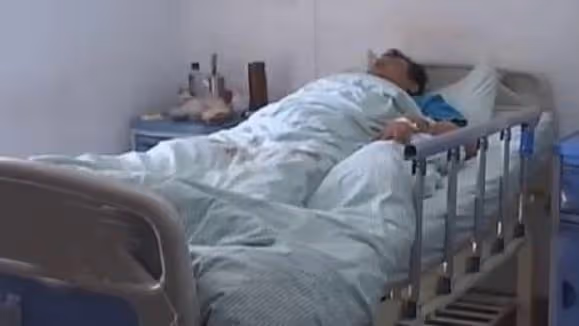 約會小三時出了車禍,妻子照顧3年,點開她的手機後,我逼她離婚