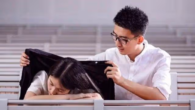 新婚當晚,婆婆要我上交10萬陪嫁,丈夫知道後揚言要離婚