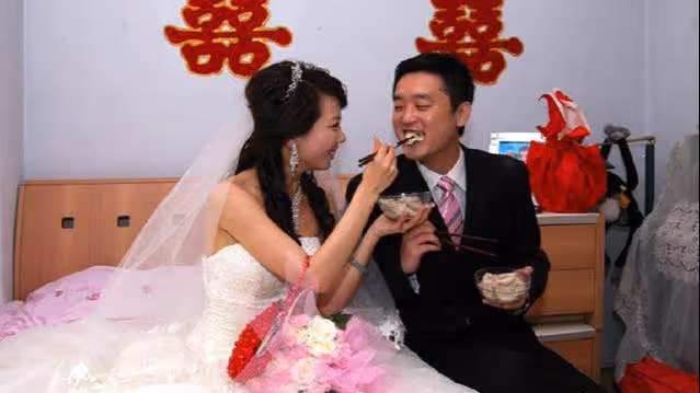 當了5年上門女婿,我非常孝順岳父母,母親過來後妻子讓睡地板