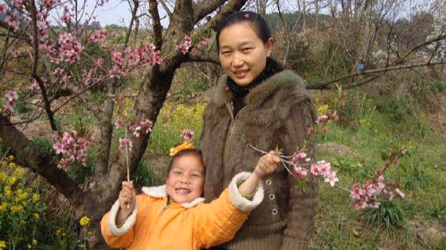 我結婚繼母非要10萬,她來之後家裡丟了3萬,看完監控我打了110