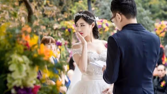 我結婚繼母非要10萬,她來之後家裡丟了3萬,看完監控我打了110