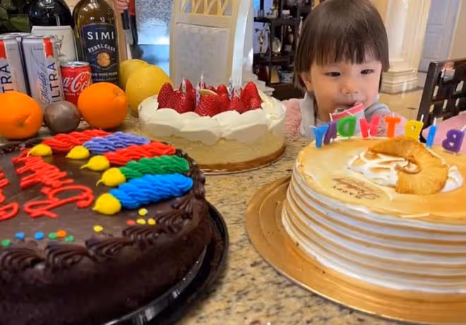 呂麗萍美國慶祝63歲生日，現場奢華禮物成堆，怒懟黑粉不要作惡事