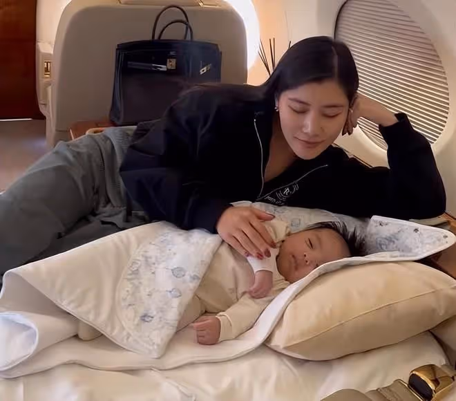 超級名媛陳雪鈴帶兒子坐私人飛機,與賭王家族何超盈的女兒見面