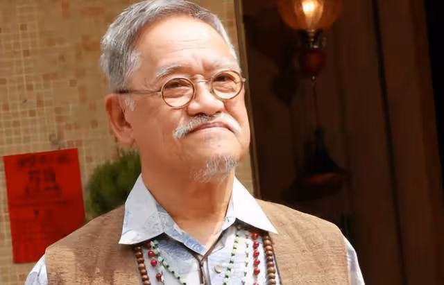 港媒爆吳耀漢離世,曾靠著洗腎維持生命,身價過35億卻被兒媳嫌棄