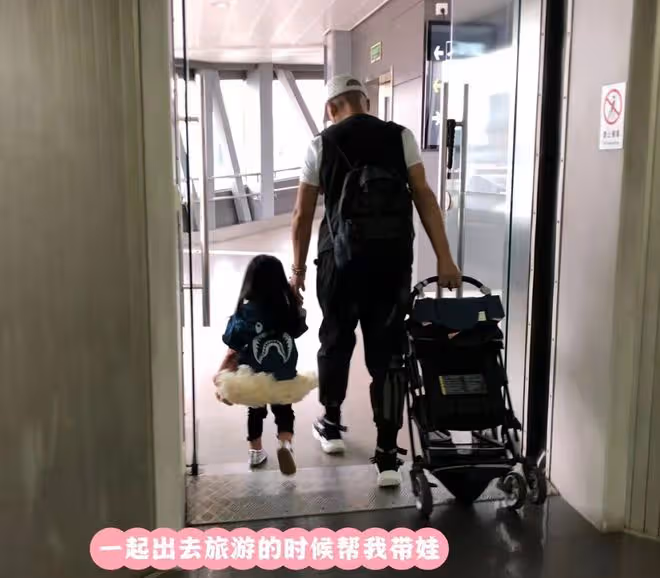 知名演員高宏亮一家近照曝光!大3歲妻子氣質好,女兒高顏值像爸