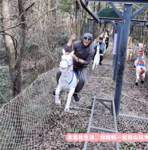 知名演員高宏亮一家近照曝光!大3歲妻子氣質好,女兒高顏值像爸