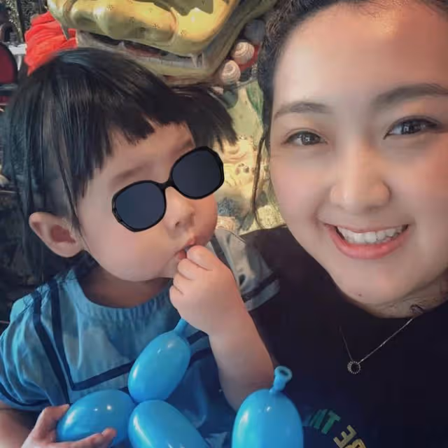 知名演員高宏亮一家近照曝光!大3歲妻子氣質好,女兒高顏值像爸