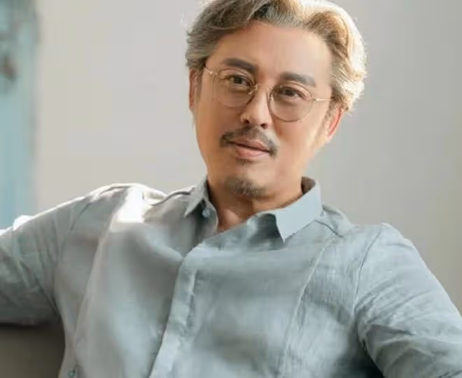 知名演員高宏亮一家近照曝光!大3歲妻子氣質好,女兒高顏值像爸