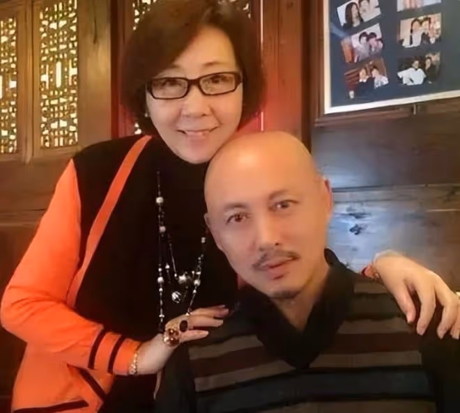 知名演員高宏亮一家近照曝光!大3歲妻子氣質好,女兒高顏值像爸
