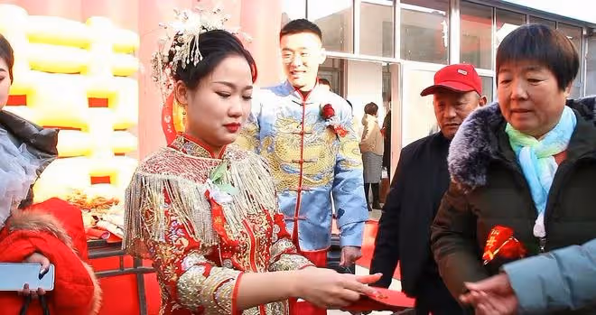 兒媳懷孕,婆婆進城照顧,聽到兒媳對話後,次日收拾行李寒心回家了