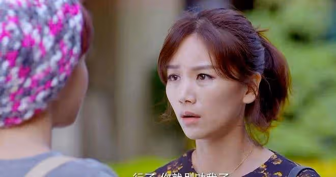 兒媳懷孕,婆婆進城照顧,聽到兒媳對話後,次日收拾行李寒心回家了
