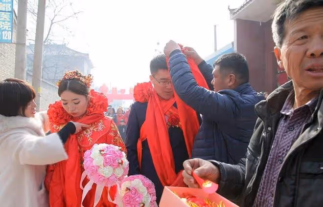 婆婆問兒媳借8000元,兒媳一句話讓婆婆寒心:「打個欠條吧」