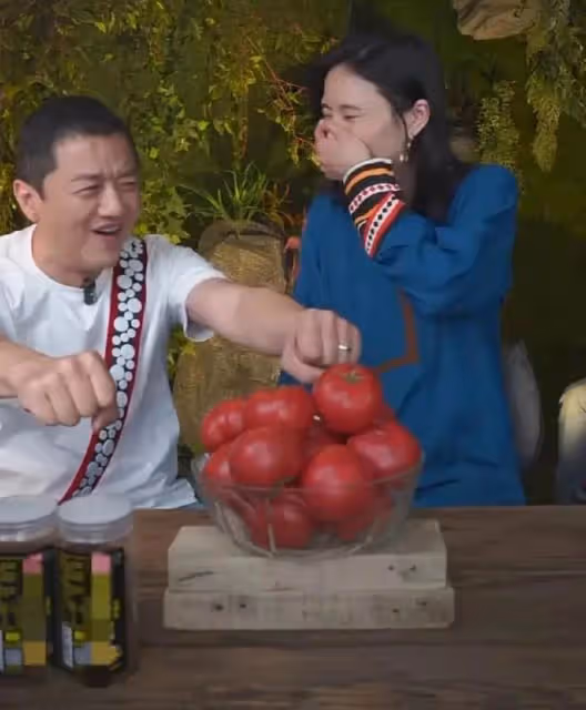 直播賣貨連襟助力,妻子海哈金喜擦嘴又按摩,李亞鵬要鹹魚翻身了