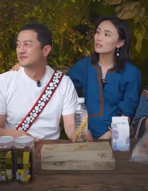 直播賣貨連襟助力,妻子海哈金喜擦嘴又按摩,李亞鵬要鹹魚翻身了
