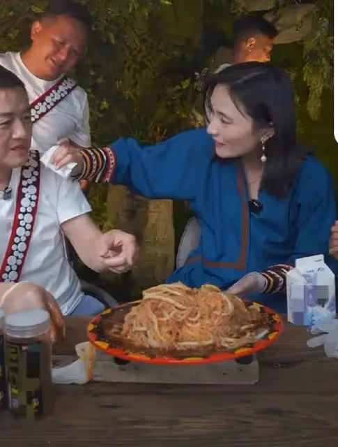 直播賣貨連襟助力,妻子海哈金喜擦嘴又按摩,李亞鵬要鹹魚翻身了