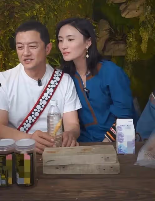 直播賣貨連襟助力,妻子海哈金喜擦嘴又按摩,李亞鵬要鹹魚翻身了