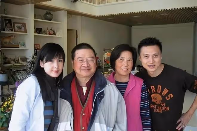 周慧敏倪震被曝疑似離婚,女方已經轉移財產,男方多次出軌疑凈身出戶