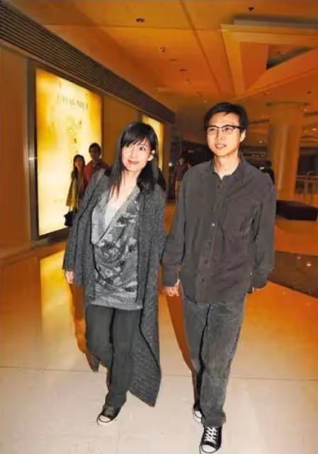 周慧敏倪震被曝疑似離婚,女方已經轉移財產,男方多次出軌疑凈身出戶
