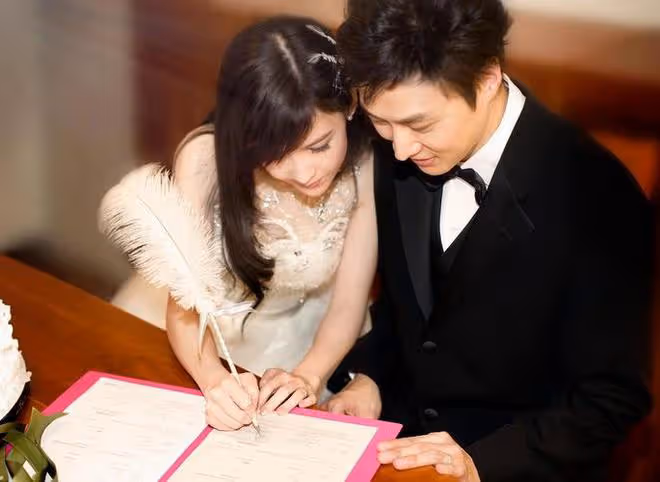 周慧敏倪震被曝疑似離婚,女方已經轉移財產,男方多次出軌疑凈身出戶