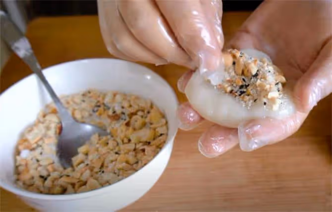 改良版糯米糍,涼了也不會發硬,配上自製餡料,香糯又好吃