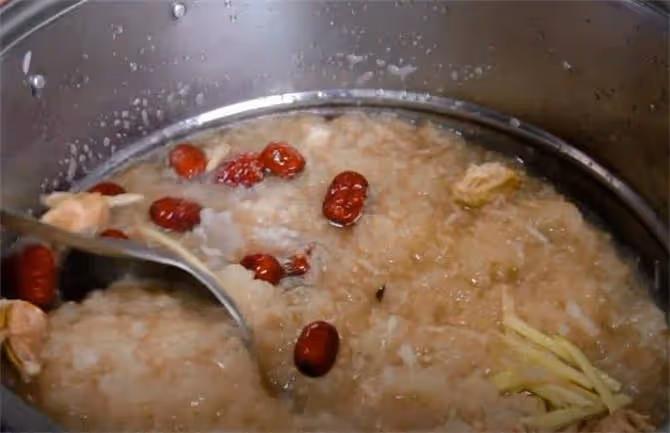 自製秋梨膏,12斤梨4小時熬出精華,改良配方更適合老人小孩