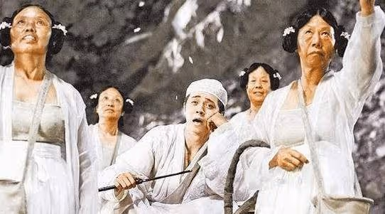 盤點影視劇中霸氣出場的人物，有的是撐場面，有的純粹為了搞笑