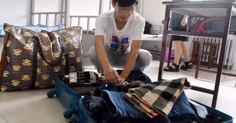 上門女婿每月上交工資，只有200元存款，不顧挽留離家出走
