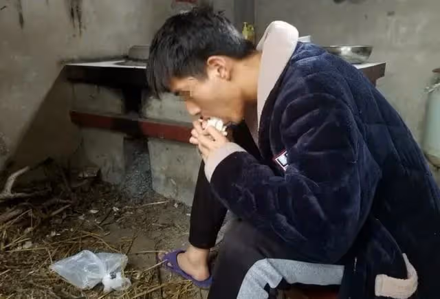 上門女婿每月上交工資,只有200元存款,不顧挽留離家出走