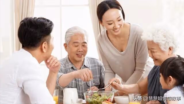 父母老屋拆遷得了80萬,決定都給兒子,兒媳提出了不同的分配方案