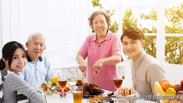 小叔子結婚,婆婆讓我陪著去給弟媳買三金,一番操作令我瞬間淚崩