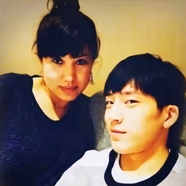 井柏然:出生28天被棄,奶奶撿破爛養他,紅了不忘本給奶奶買豪宅