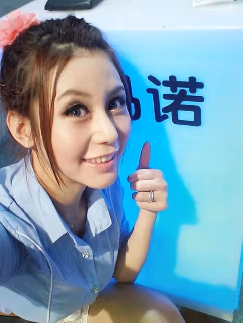 「寧坐寶馬里哭,不坐自行車上笑」的拜金女孩馬諾,現今如何?