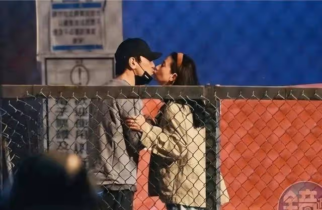 高圓圓曝離婚後首露面,趙又廷一個動作宣示主權,身邊不見女助理