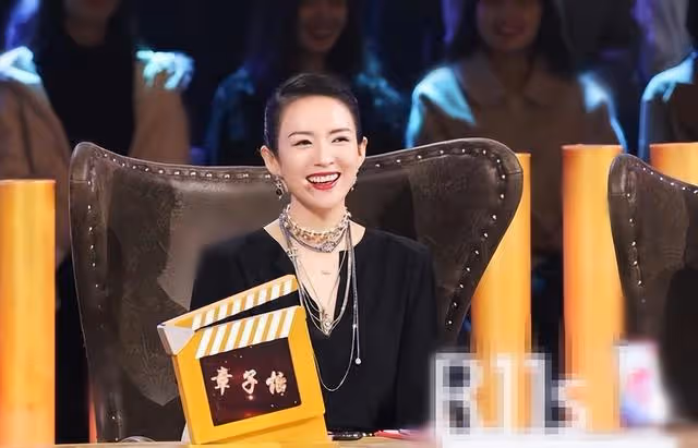 鞏俐隨法總統訪中國，章子怡卻被熱議：別開蚌了，搞事業！