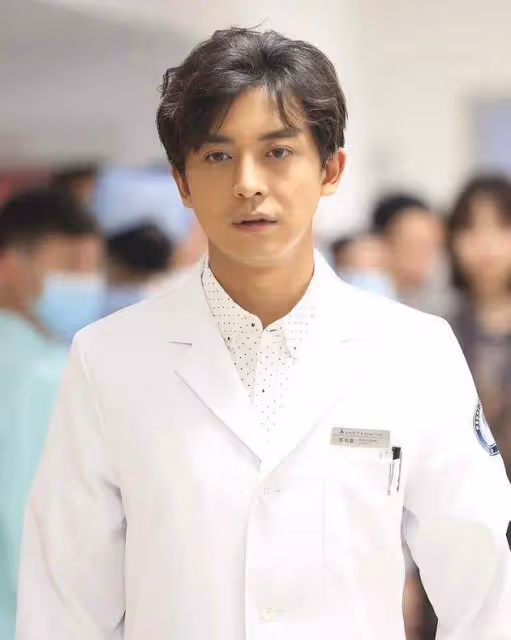 ​未婚先孕、肋骨骨折、去世，娛樂圈一天就有4個瓜，悲喜不同
