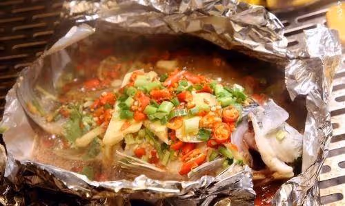 老人經常吃鯽魚去濕氣、助消化，可腥味太重？用上2招不擔心