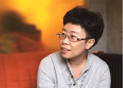 北大才女蒙曼至今未婚，朱迅：你想嫁誰？全場聽到回答後哭笑不得