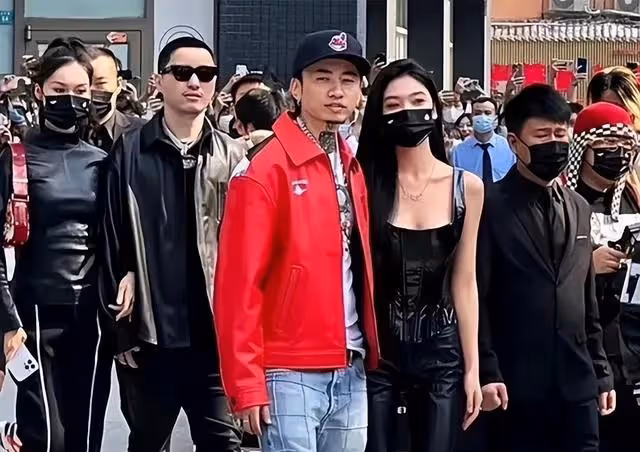 多少低配馬思純，墜入戀醜男的深淵？
