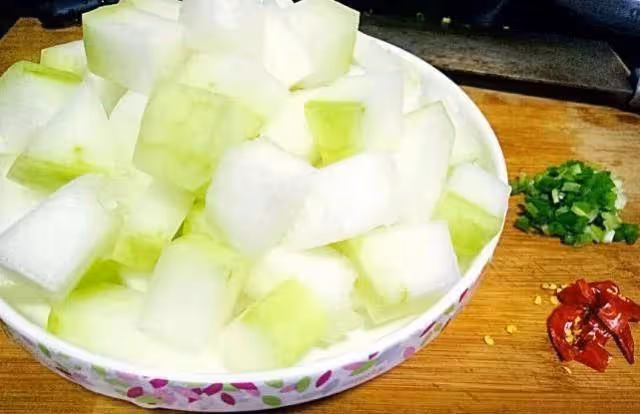 紅燒冬瓜之前多加一個步驟,冬瓜更入味,比肉菜都好吃