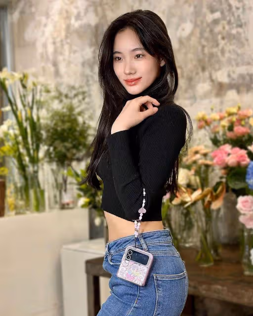 小S二女兒接連拿下品牌代言,穿高腰牛仔褲凹造型被點評