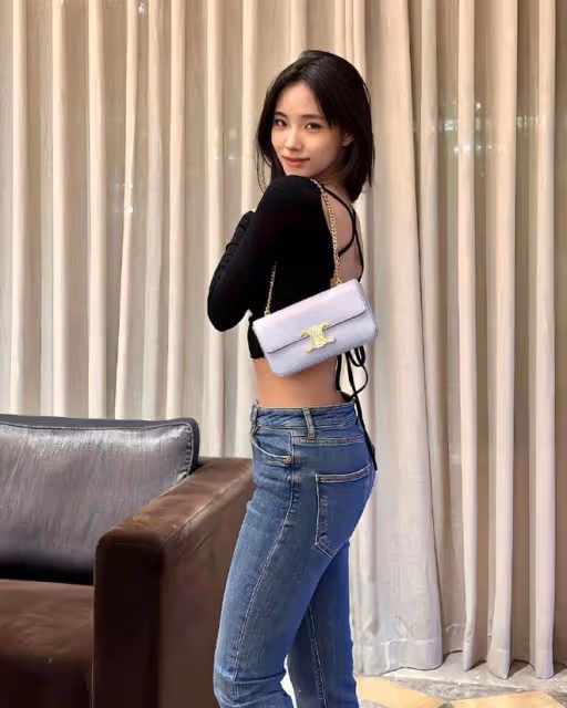 小S二女兒接連拿下品牌代言,穿高腰牛仔褲凹造型被點評