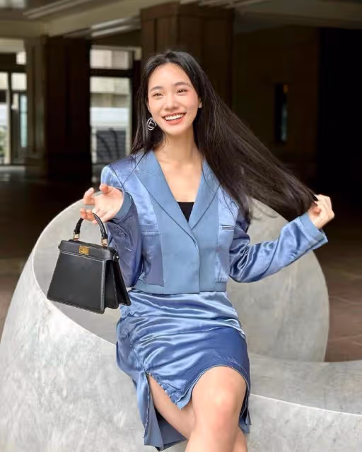 小S二女兒接連拿下品牌代言,穿高腰牛仔褲凹造型被點評